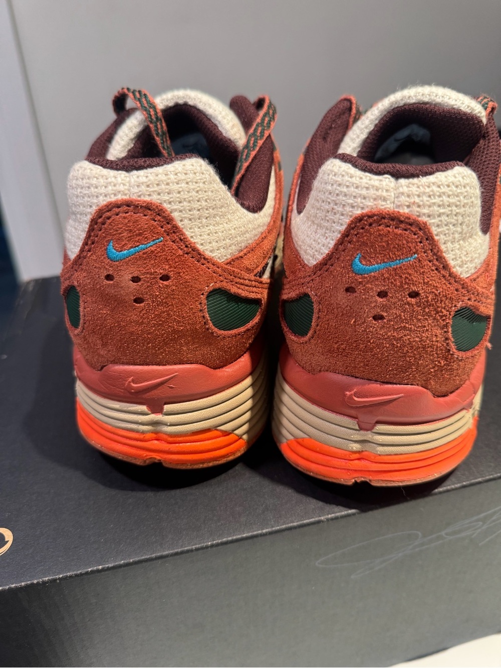Nike Multicolor Trail Runners with Green Swoosh and Rust Overlays - Picture 7 of 10